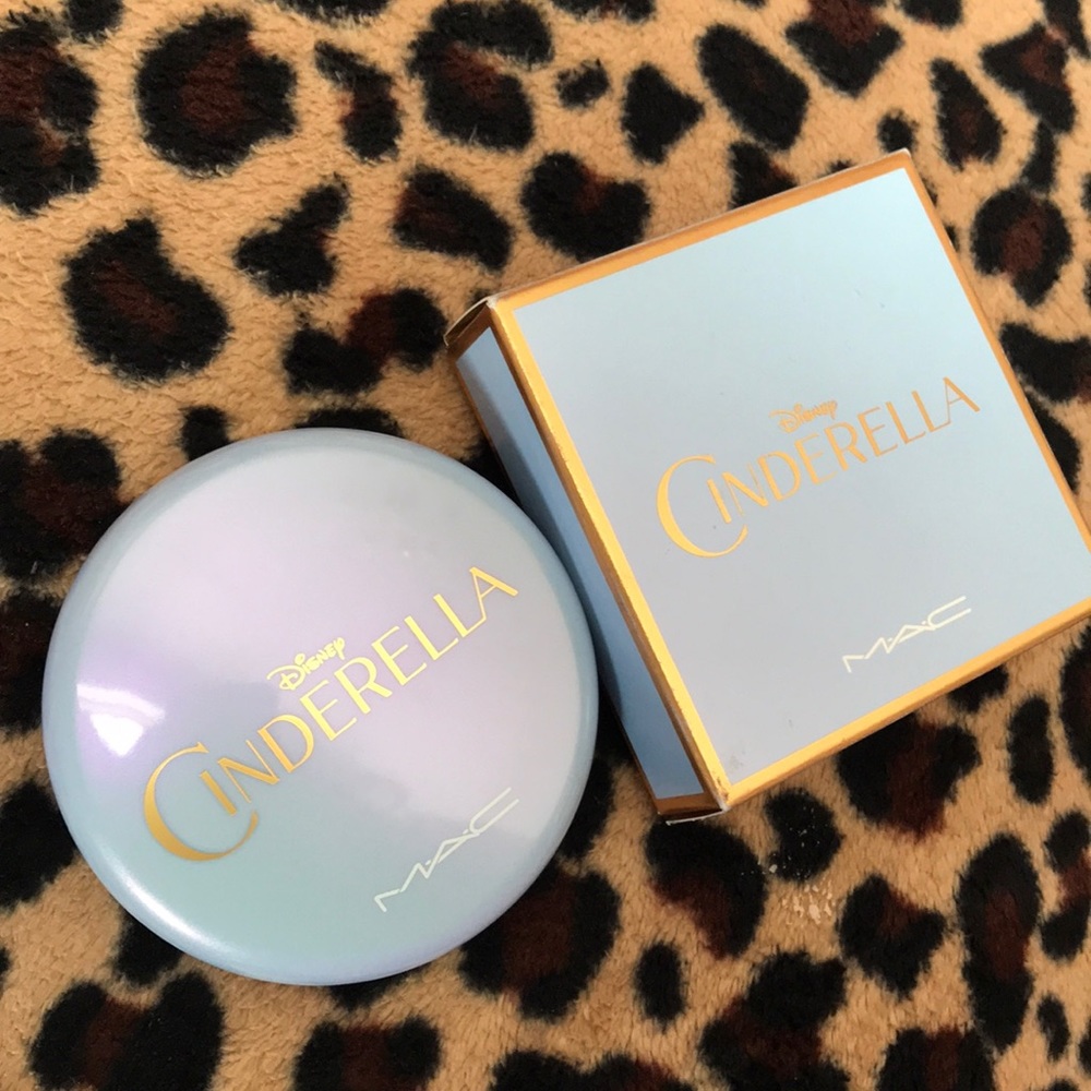 MAC Cinderella Iridescent Powder